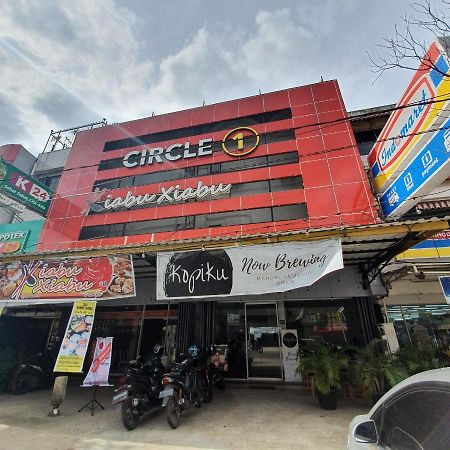 Circle One Hotel Палембанг Екстериор снимка