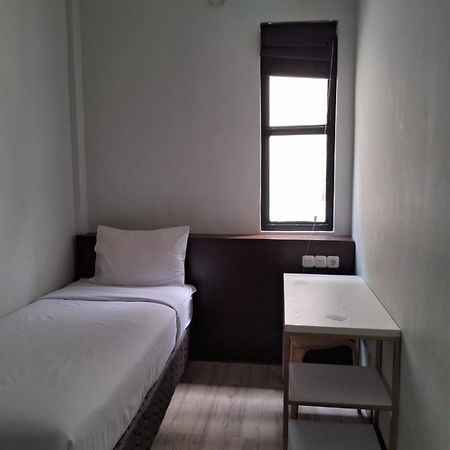 Circle One Hotel Палембанг Екстериор снимка