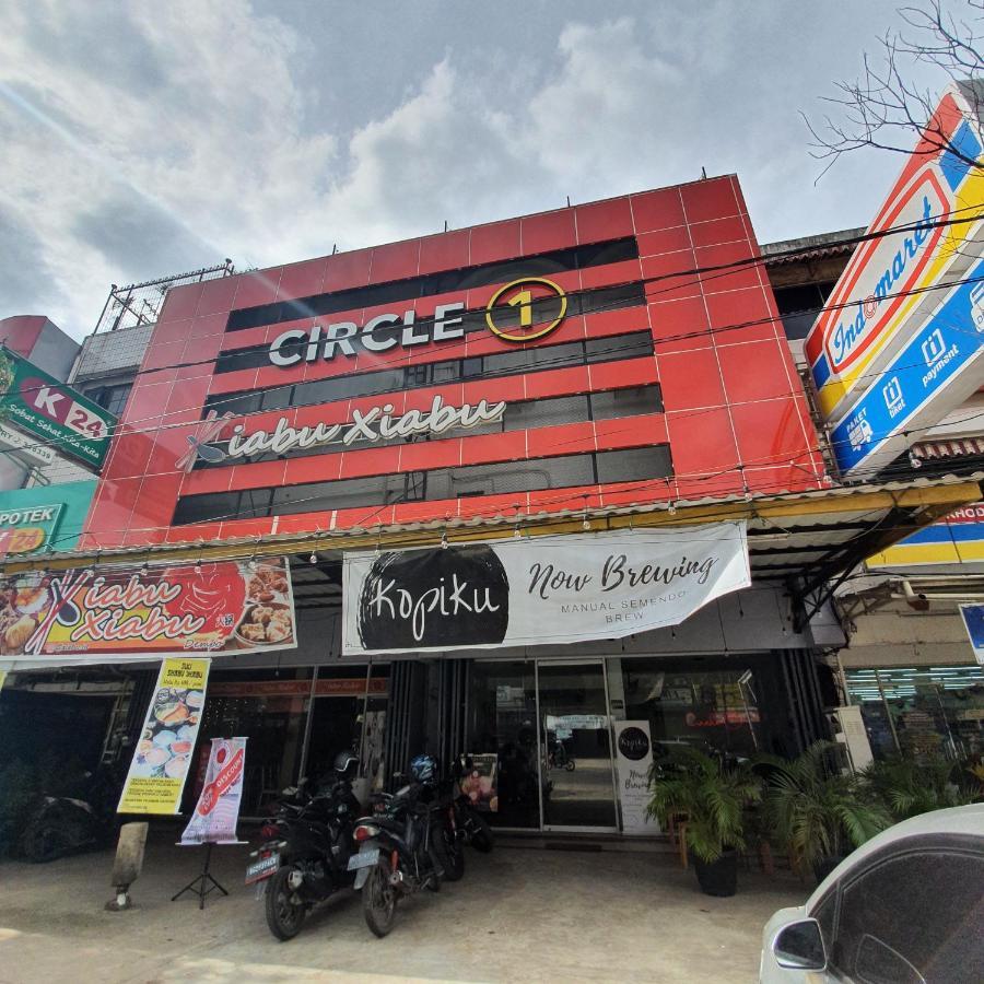 Circle One Hotel Палембанг Екстериор снимка