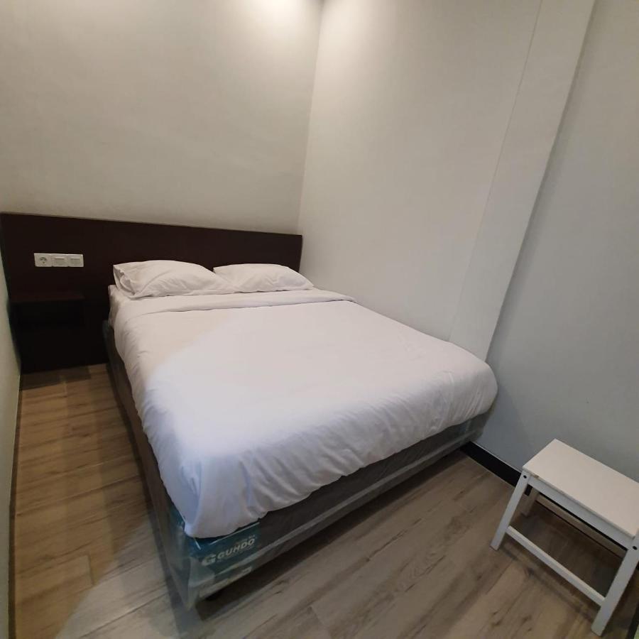 Circle One Hotel Палембанг Екстериор снимка