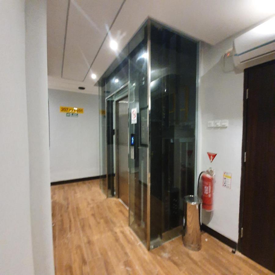 Circle One Hotel Палембанг Екстериор снимка