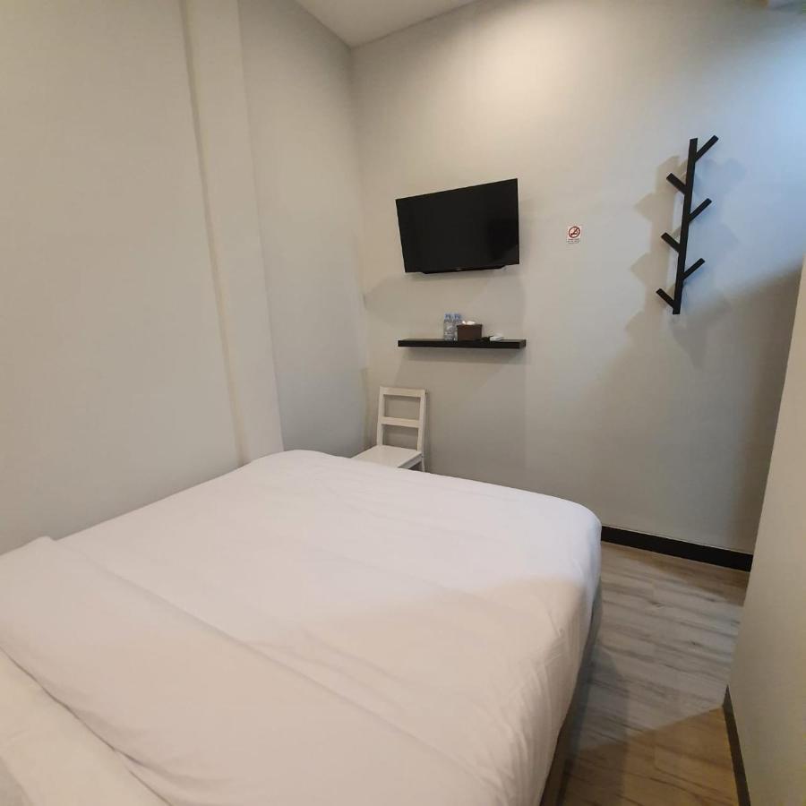 Circle One Hotel Палембанг Екстериор снимка